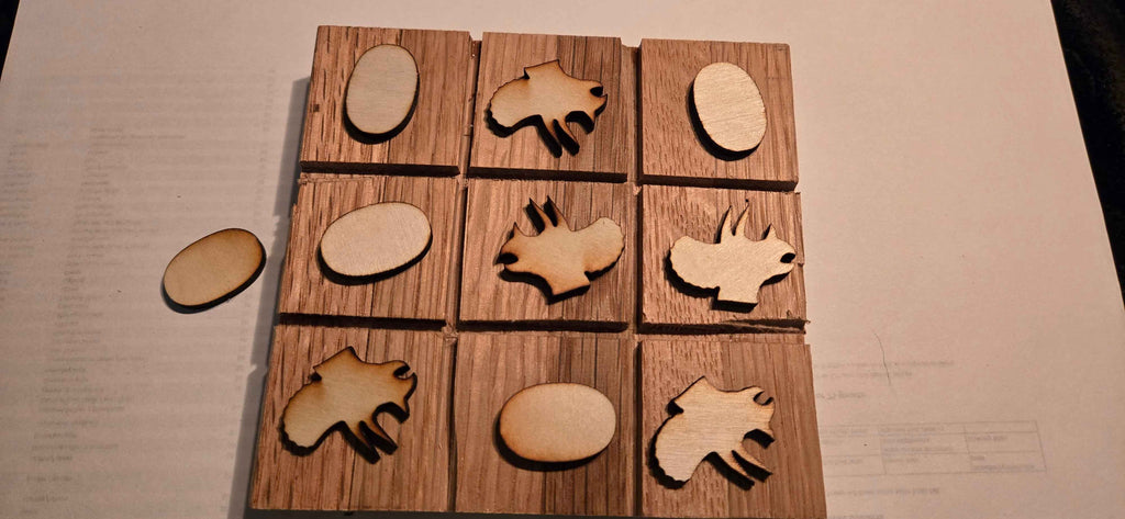 Laser cut motif tictac toe