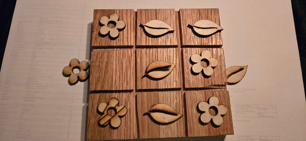 Laser cut motif tictac toe